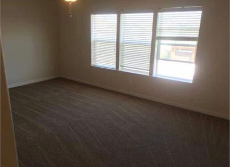 Building Photo - 1027 Alturas Dr