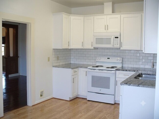 Building Photo - 510 6th St