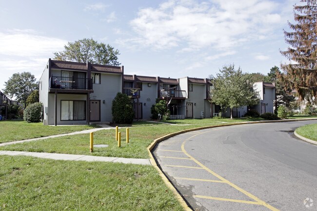 Building Photo - Country Commons Apartments