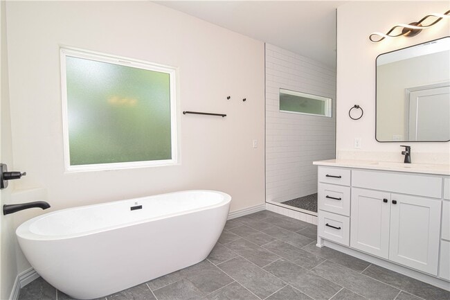 Building Photo - 13734 Canal St