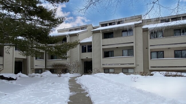 Building Photo - 2105 Melrose Dr