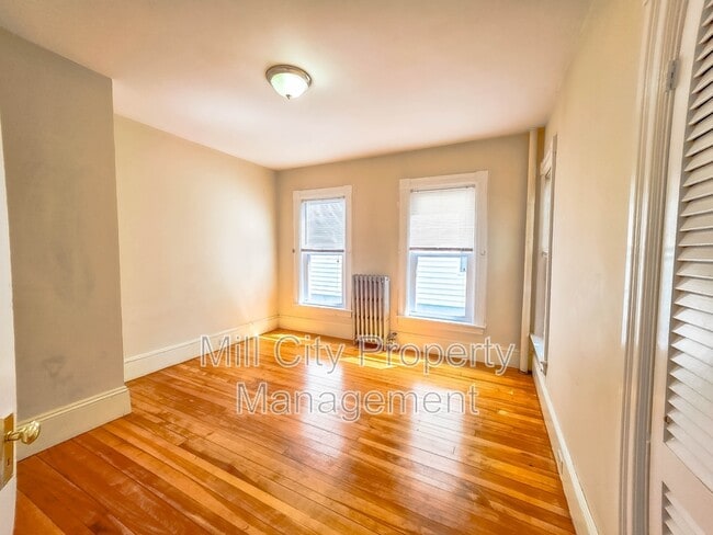 Building Photo - 195 Sagamore St