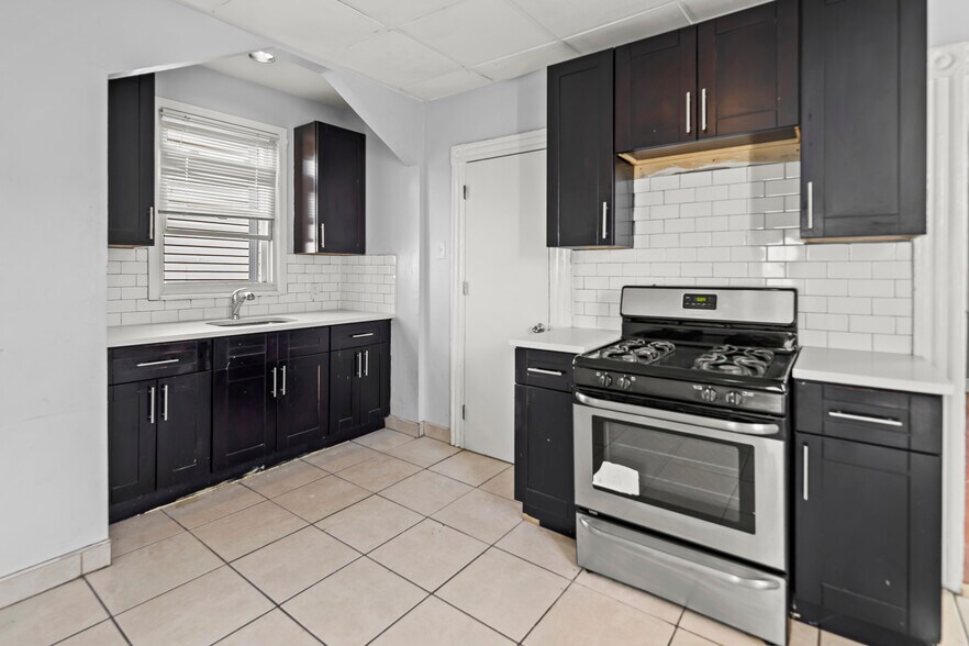 Building Photo - 79 Irving St