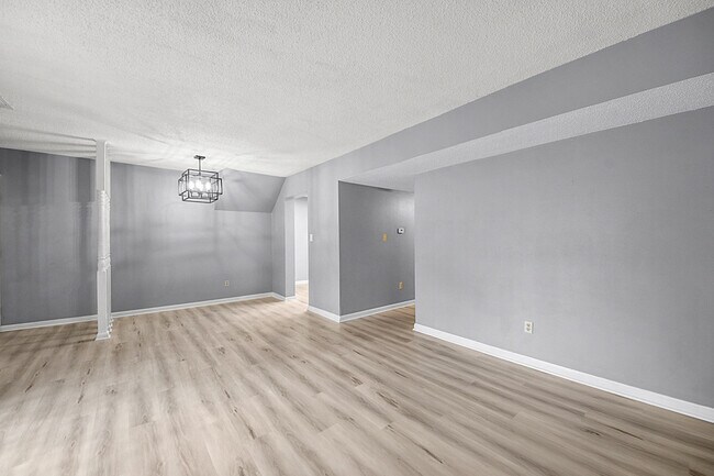 Building Photo - 8912 Cardinal Terrace