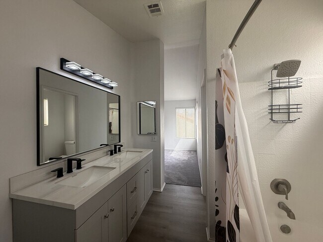 Building Photo - Lancaster 3 Bedroom + 3 Bathroom