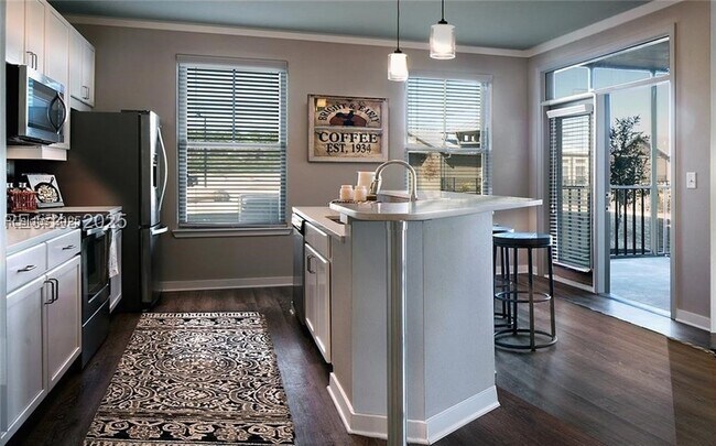 Building Photo - 11 Parklands Dr