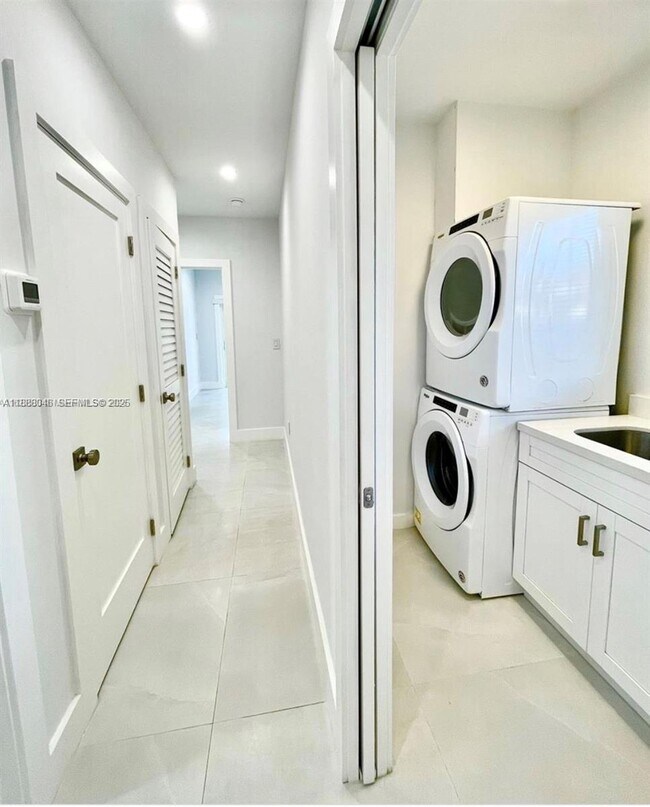 Building Photo - 6329 SW 23rd St