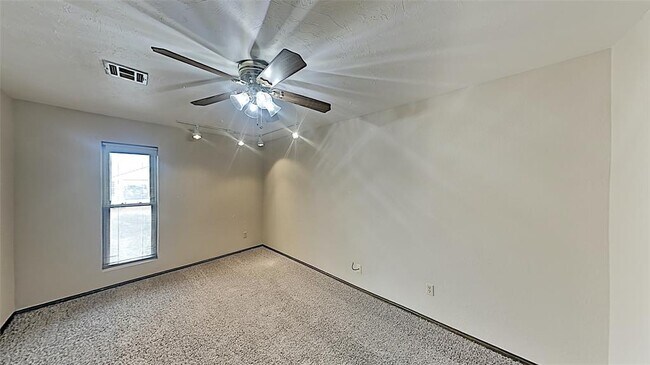 Building Photo - 3905 Regatta Rd