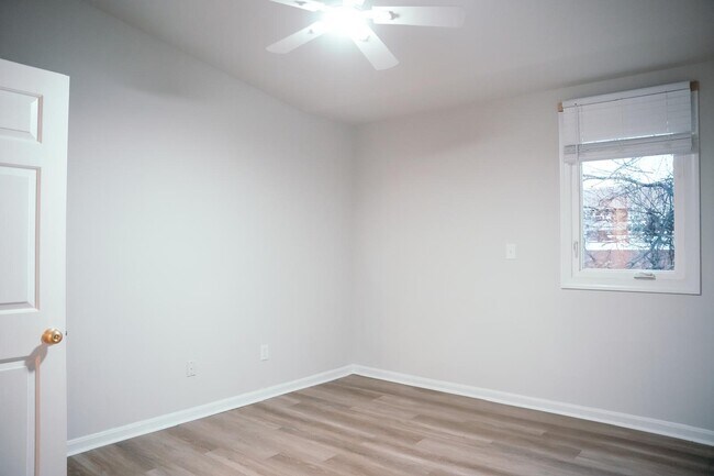 Building Photo - 916 W Lombard St