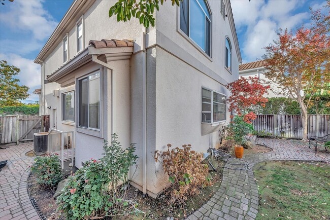 Building Photo - Spacious 4 Bedroom Home. Located in Cupertino