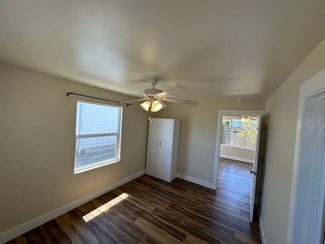Building Photo - Charming 1 Bed, 1 Bath Cottage – Detached ...