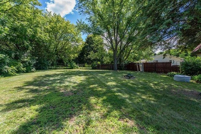 Building Photo - 3909 Patrick Henry Way