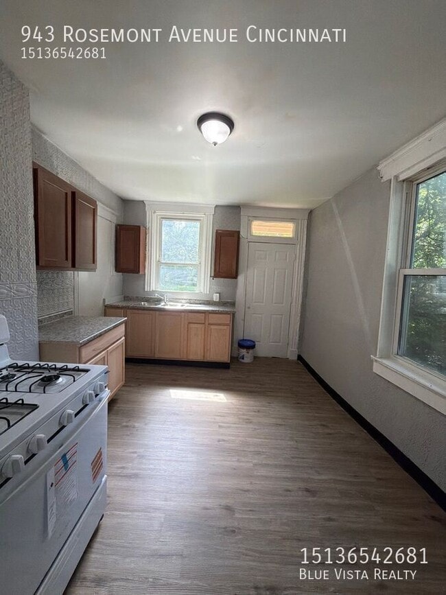 Building Photo - 943 Rosemont Ave