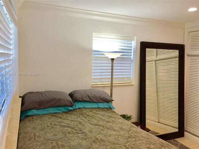 Building Photo - 223 SW 10th St