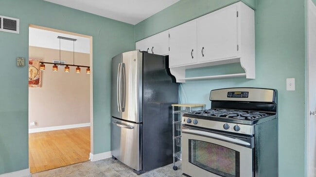 Building Photo - 8918 Parkside Ave