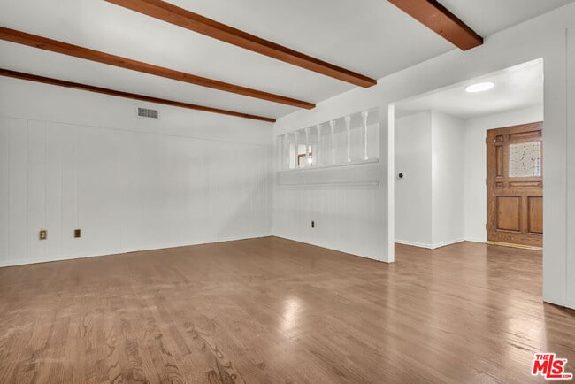 Building Photo - 9322 Lasaine Ave