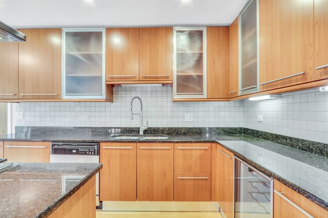 Building Photo - 1206 Lynn Terrace