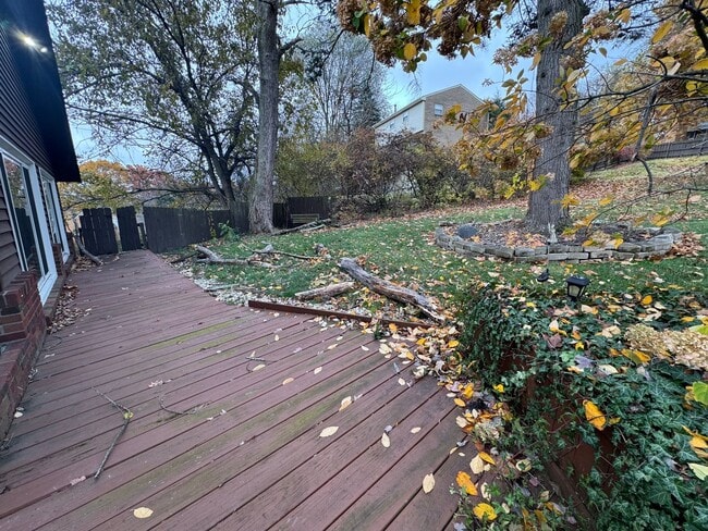 Building Photo - Spacious Private Oasis - 3 Bedroom 2 Bathroom House in Green Tree!