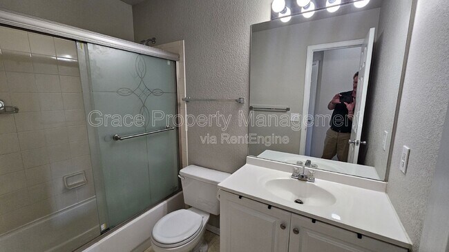 Building Photo - 325 W 116th Ave