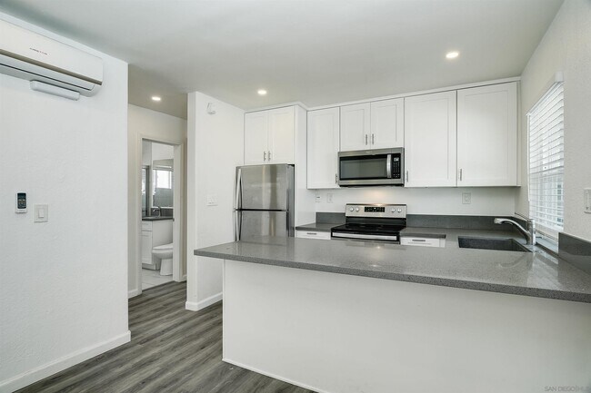 Building Photo - 2275 Grand Ave