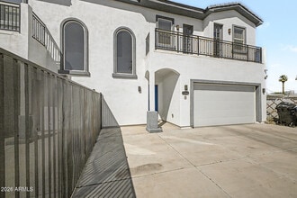 Building Photo - 1344 E Polk St