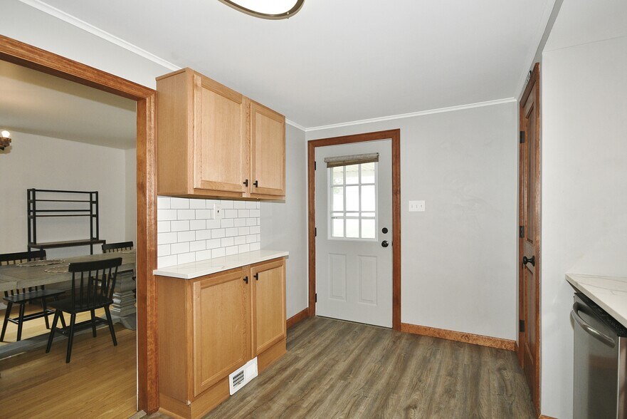 Building Photo - 3701 Finleyville Elrama Rd