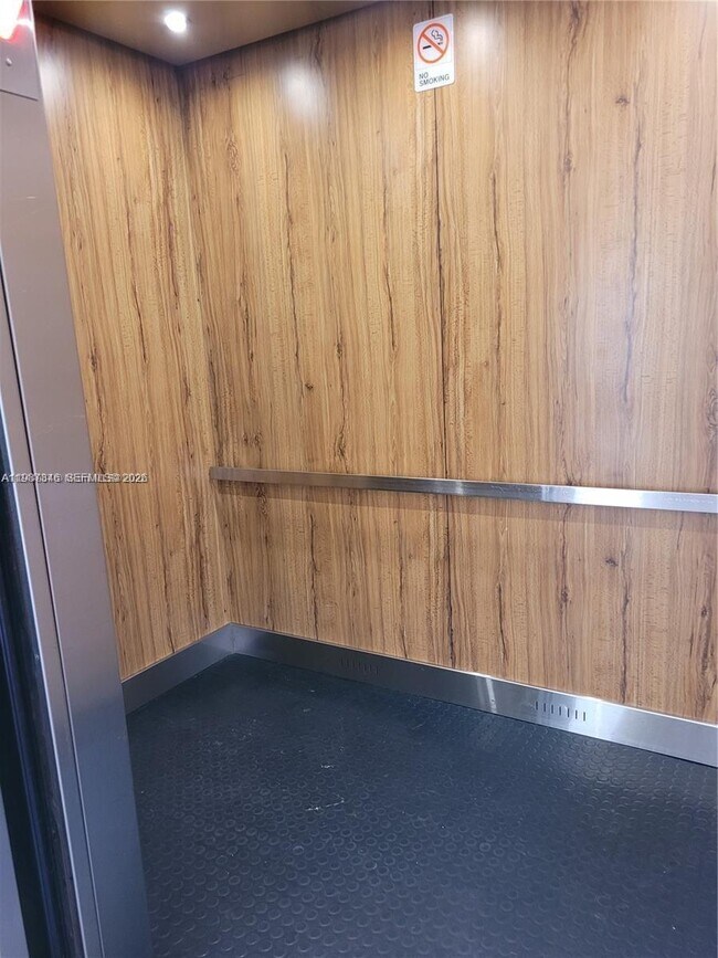 Building Photo - 9520 Seagrape Dr