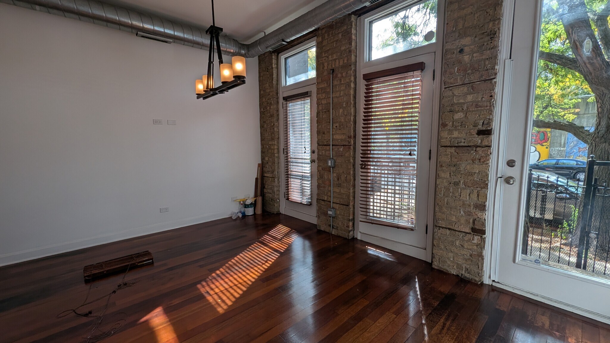 Building Photo - 1222 W Hubbard St