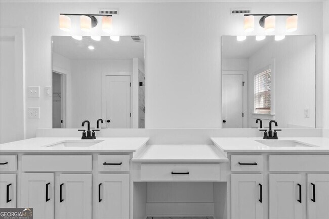 Building Photo - 3376 Macaiva Aly