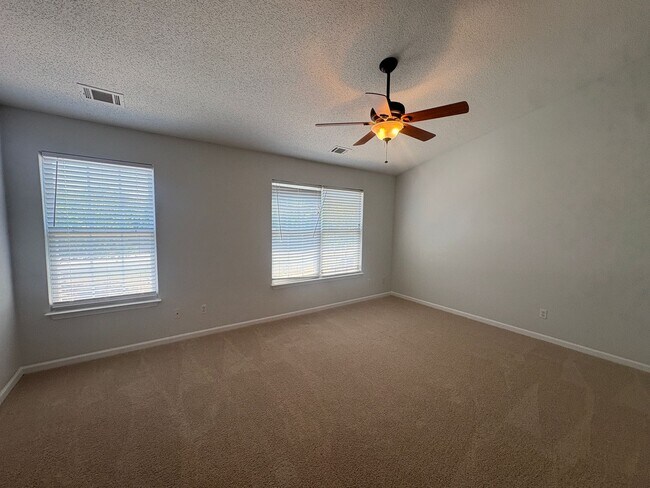 Building Photo - Modern & Spacious Townhome Beside Riverside High School!