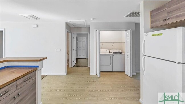 Building Photo - 801 Davis Ave