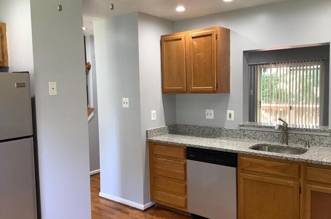 Building Photo - 659 Realm Ct W