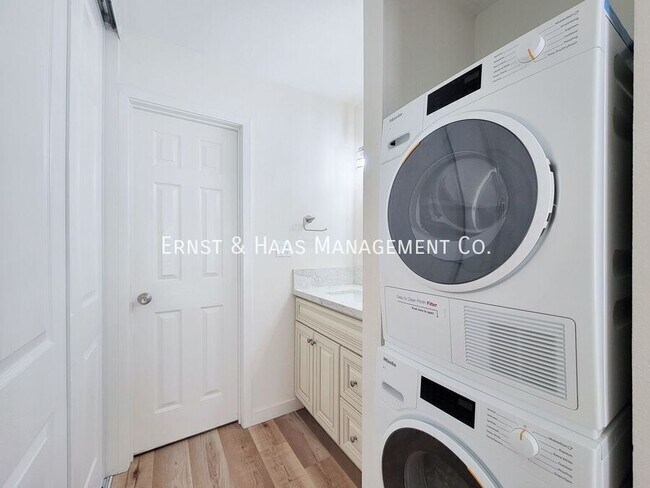 Building Photo - 7890 E Spring St