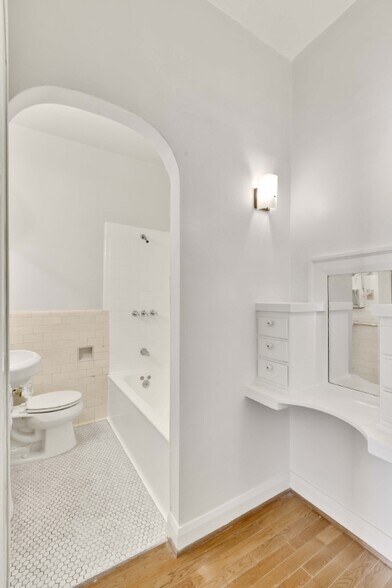 Building Photo - 5121 1/2 Eagle Rock Blvd