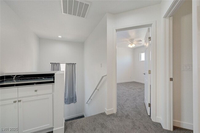 Building Photo - 1213 E Malibu Sands Ave