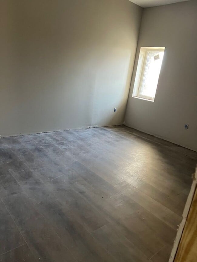 Building Photo - 3 Bedroom, 2 Bath