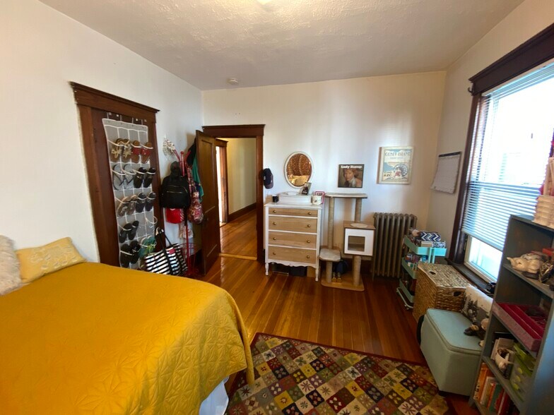 Building Photo - 224 Holland St