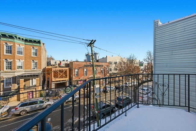 Building Photo - 191 Griffith St