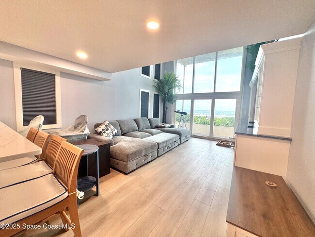 Building Photo - 5050 Ocean Beach Blvd