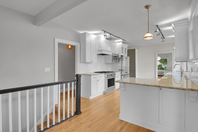 Building Photo - $4,600- 4 Bed, 3 Bath Home in Denver with ...