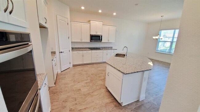 Building Photo - 9918 Summerlake Groves St