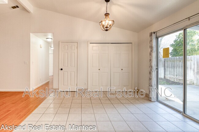 Building Photo - 15046 Cambridge Dr