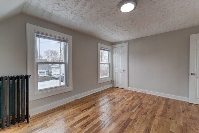 Building Photo - Newly Renovated Single Family available Now!