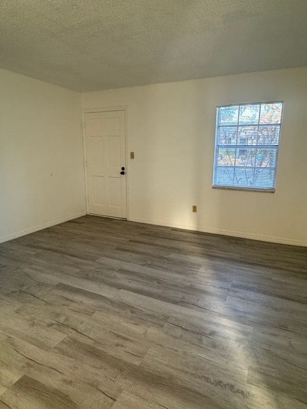 Building Photo - 1442 E 1st Ave