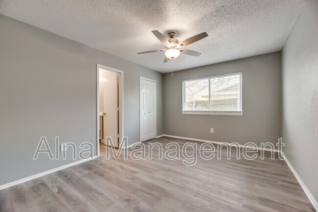 Building Photo - 1609 Whiteoak Dr