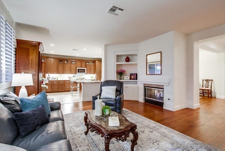Building Photo - 913 Glendora Dr