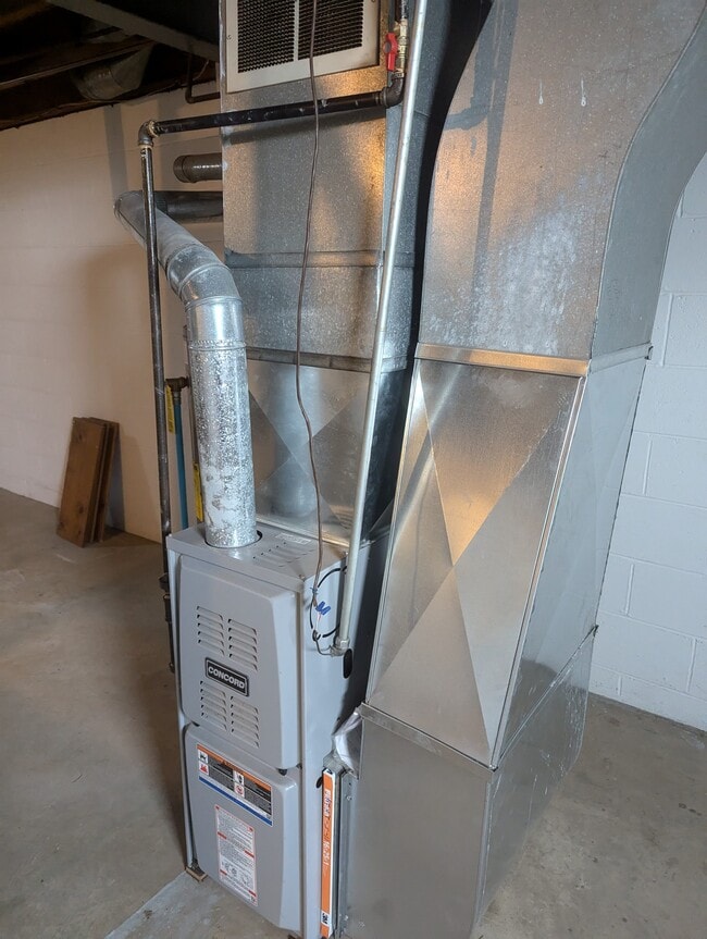 Gas furnace - 3009 Dalton Pl SW