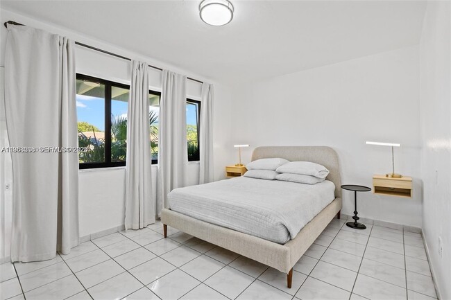 Building Photo - 6418 SW 39th Terrace