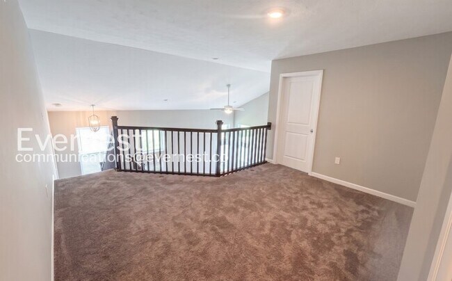 Building Photo - 3 Bed, 3 Bath Home with Garage / Available Now!