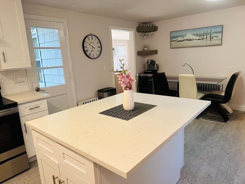 Building Photo - 37 Weed St